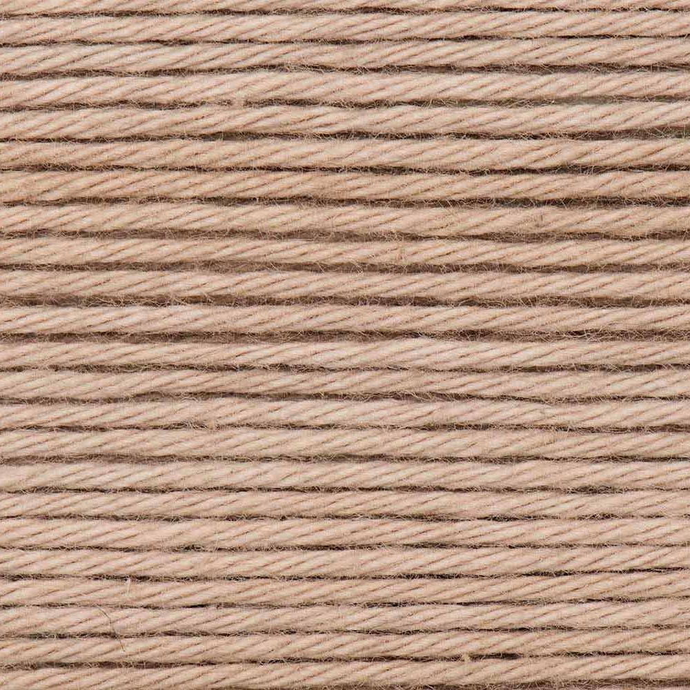 Close-up of beige yarn strands