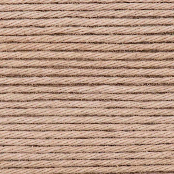 Close-up of beige yarn strands