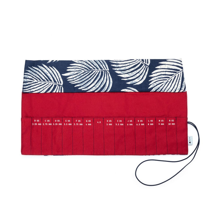 Della Q  Crochet Roll